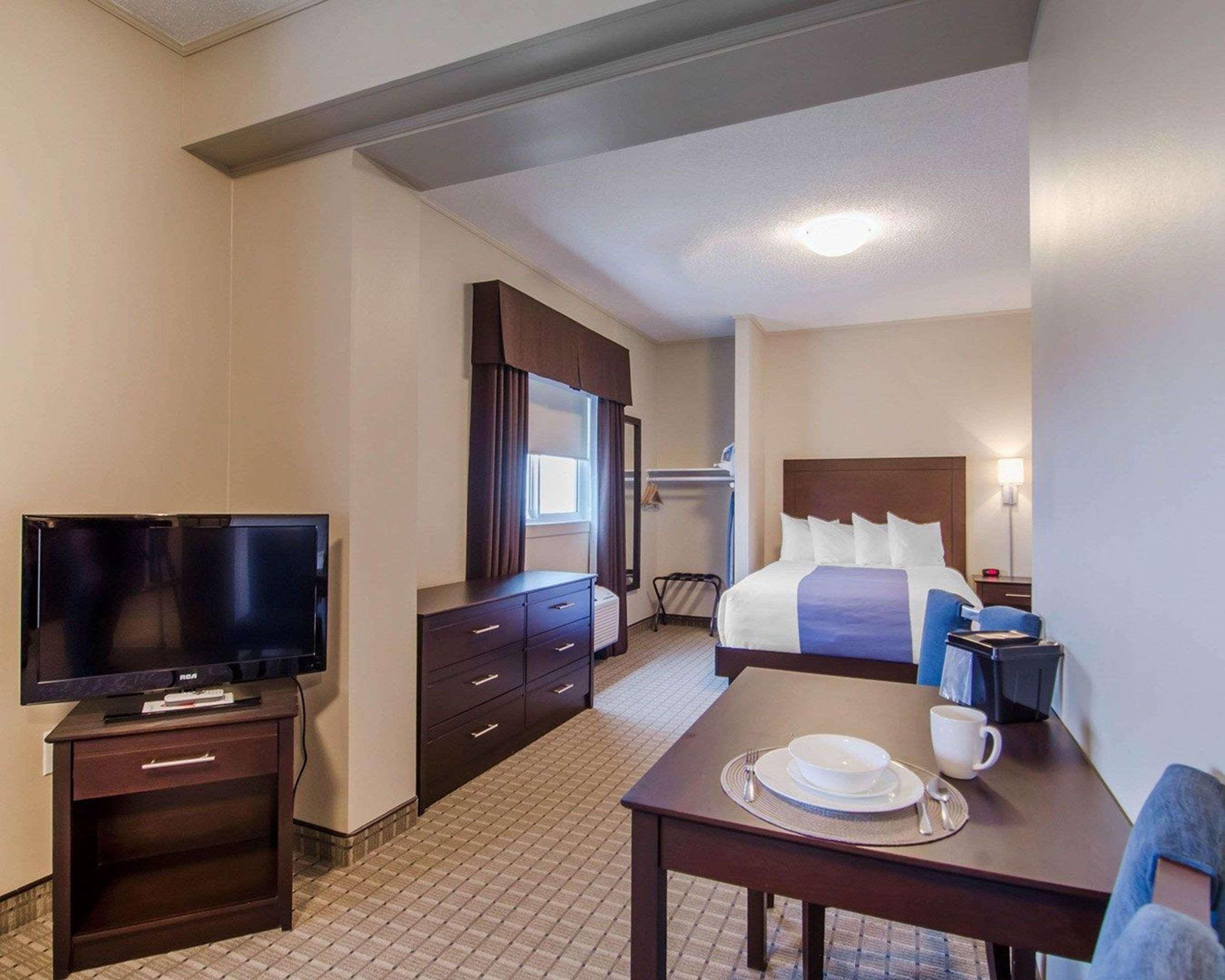 Quality Inn & Suites Kindersley Extérieur photo