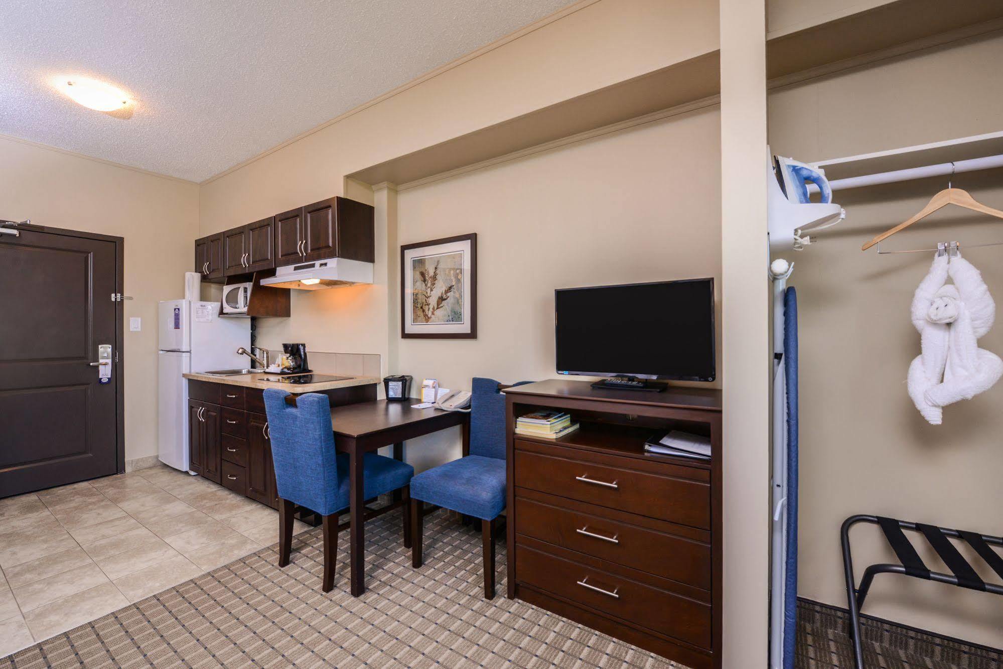 Quality Inn & Suites Kindersley Extérieur photo